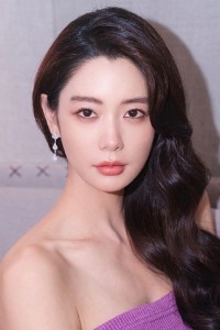 Clara Lee