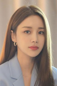 Yoon Jin Yi