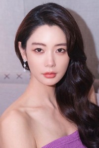 Clara Lee